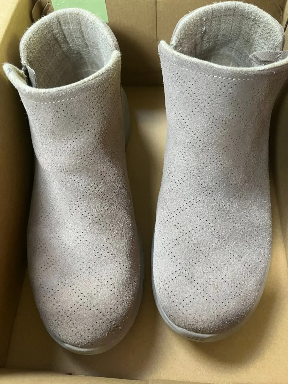 Skechers used short